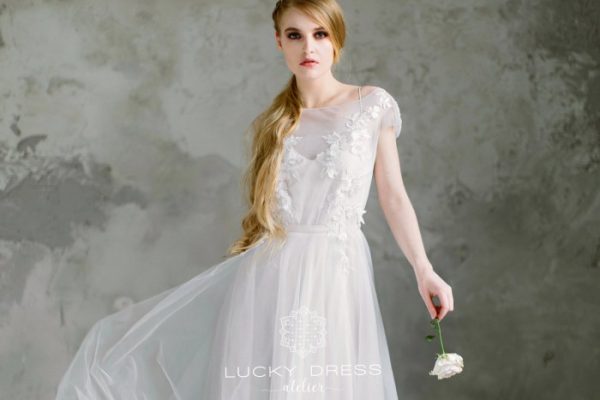 Simple wedding dress for courthouse